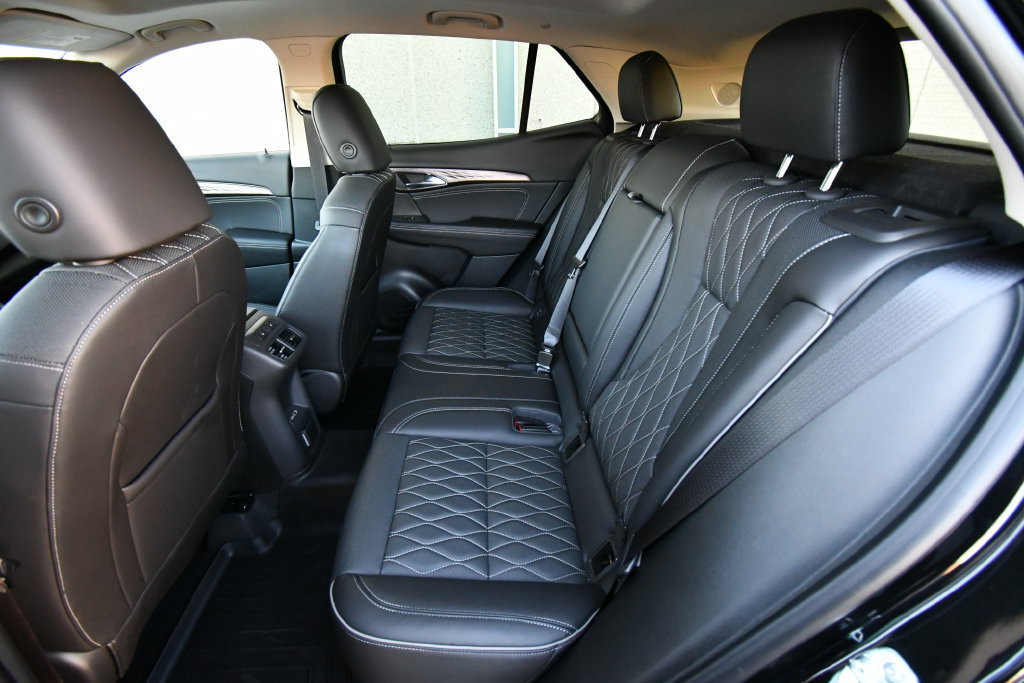 Used 2023 Buick Envision Avenir AWD/4WD image 18