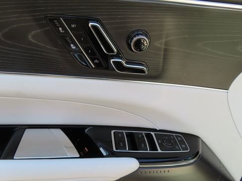Used 2024 Cadillac Lyriq Luxury RWD image 13