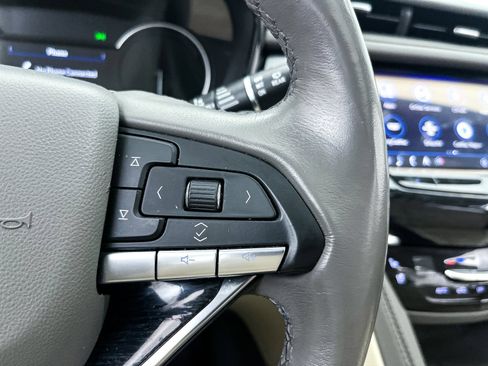 Used 2024 Cadillac XT6 Premium Luxury image 31