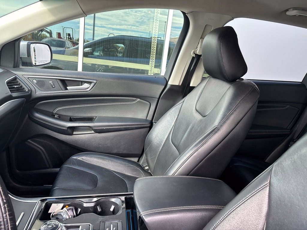 Used 2020 Ford Edge Titanium AWD/4WD image 4