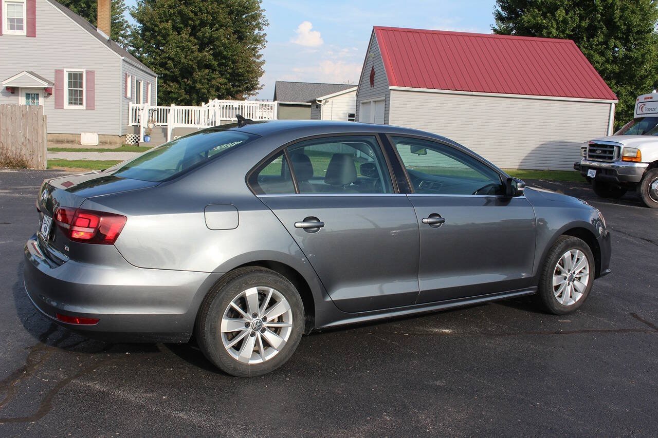 Used 2016 Volkswagen Jetta SE FWD image 2
