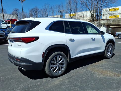Used 2025 Buick Enclave Preferred AWD/4WD image 3