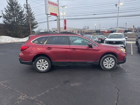 Used 2019 Subaru Outback 2.5i Premium image 8