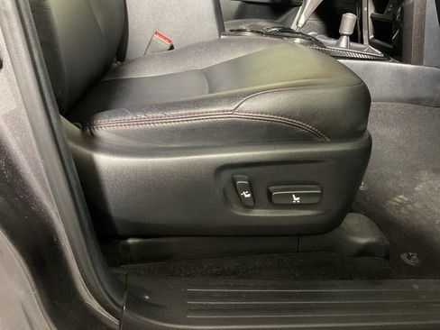 Used 2018 Toyota 4Runner TRD Off-Road AWD/4WD image 38