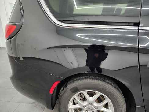 Used 2024 Chrysler Pacifica Touring-L image 24