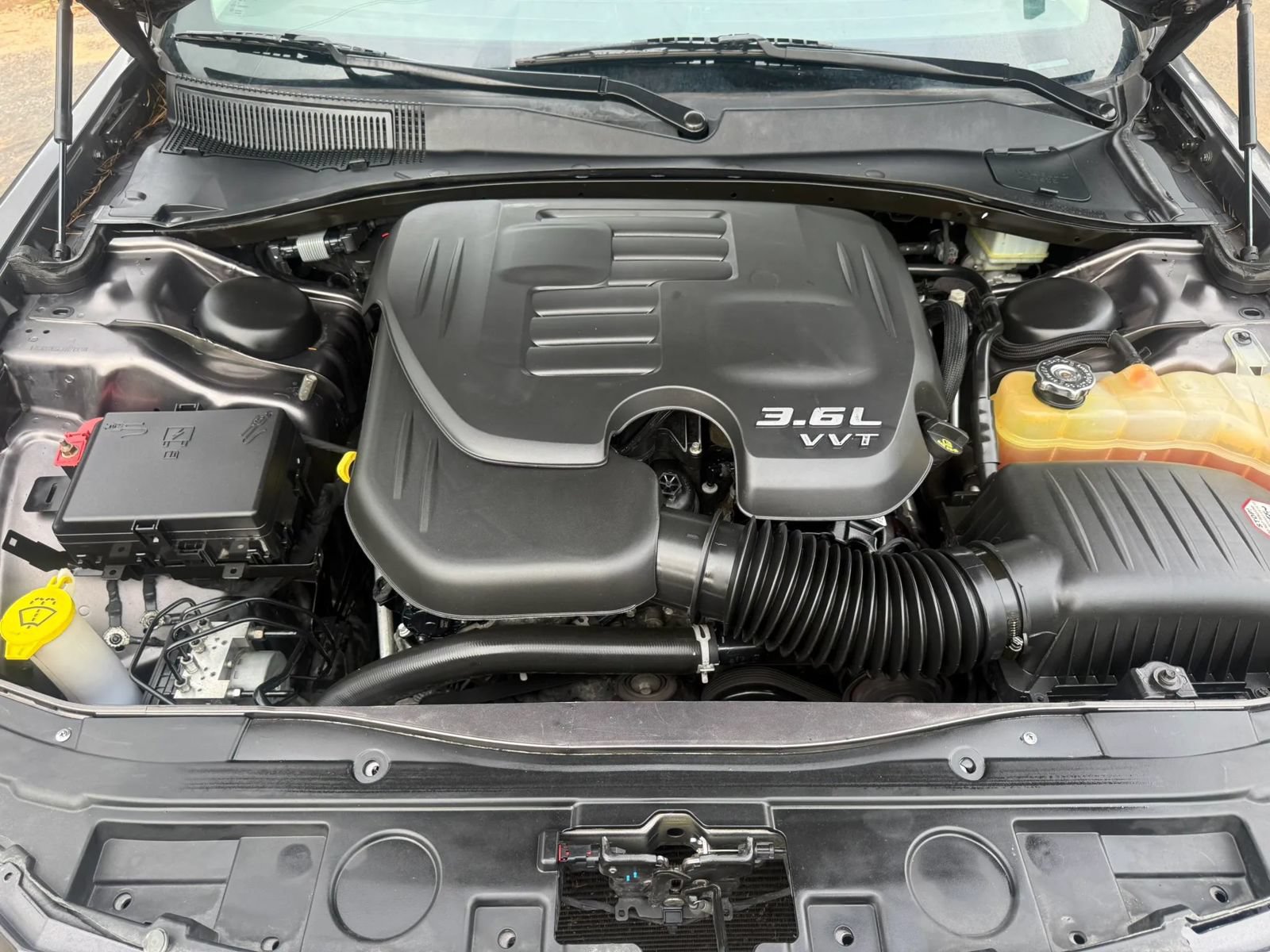 Used 2018 Chrysler 300 Limited AWD/4WD image 17