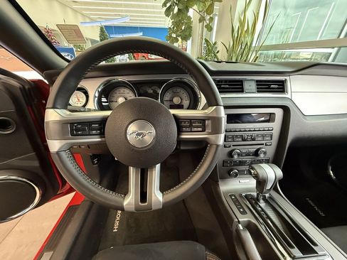 Used 2010 Ford Mustang GT Premium image 9