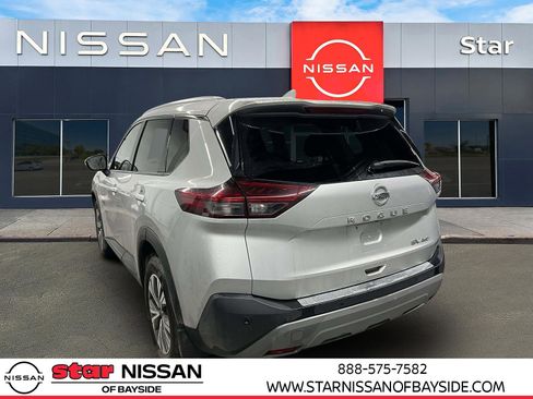Used 2021 Nissan Rogue SV w/ Premium Package image 4