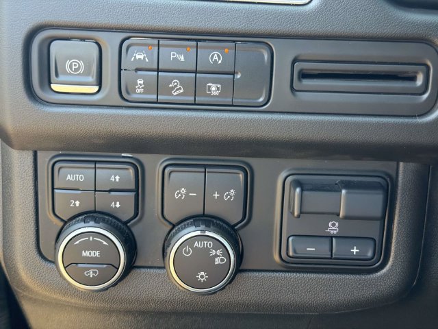 Used 2023 Chevrolet Tahoe Z71 w/ Z71 Off-Road Package AWD/4WD image 26