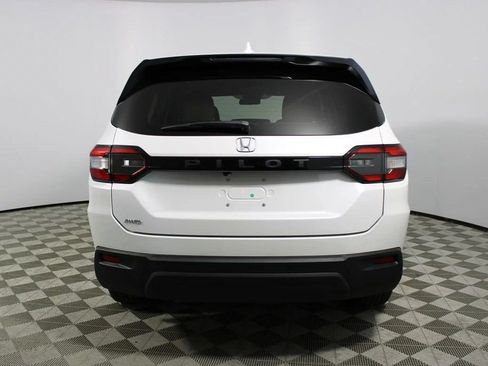 Used 2023 Honda Pilot LX image 6