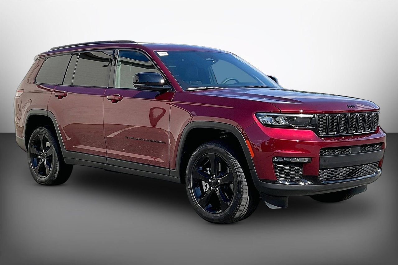 Used 2025 Jeep Grand Cherokee L Limited w/ Black Appearance Package AWD/4WD image 1