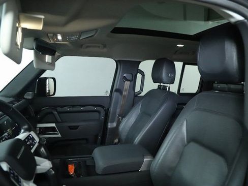 Certified 2023 Land Rover Defender 130 SE AWD/4WD image 17
