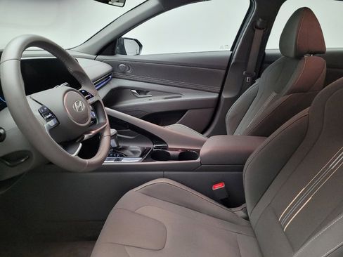 Used 2025 Hyundai Elantra SEL image 17