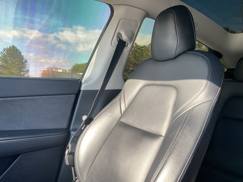 Used 2021 Tesla Model Y Long Range image 46