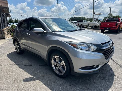 Used 2017 Honda HR-V EX image 10