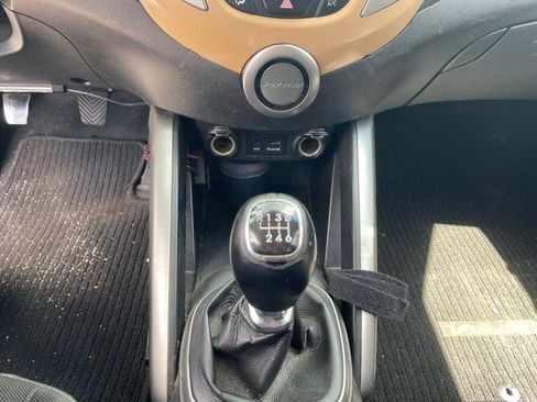 Used 2013 Hyundai Veloster FWD image 19