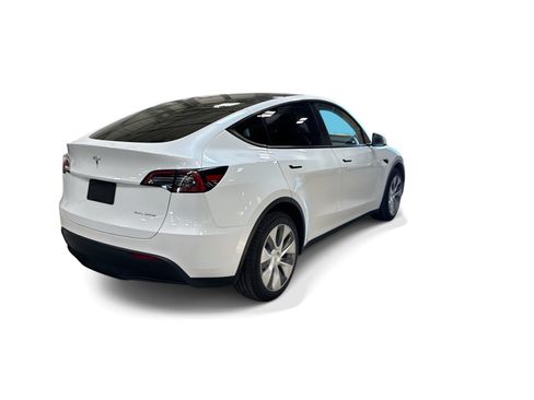 Certified 2023 Tesla Model Y AWD image 6
