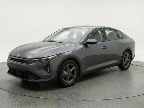 Used 2025 Kia K4 FWD image 3