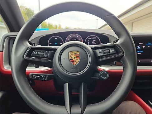 Used 2025 Porsche Cayenne image 36
