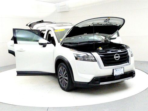 Used 2023 Nissan Pathfinder SL w/ SL Premium Package image 9
