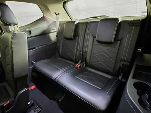 Used 2025 Volkswagen Atlas SE image 28