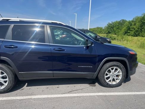 Used 2015 Jeep Cherokee Latitude AWD/4WD image 7