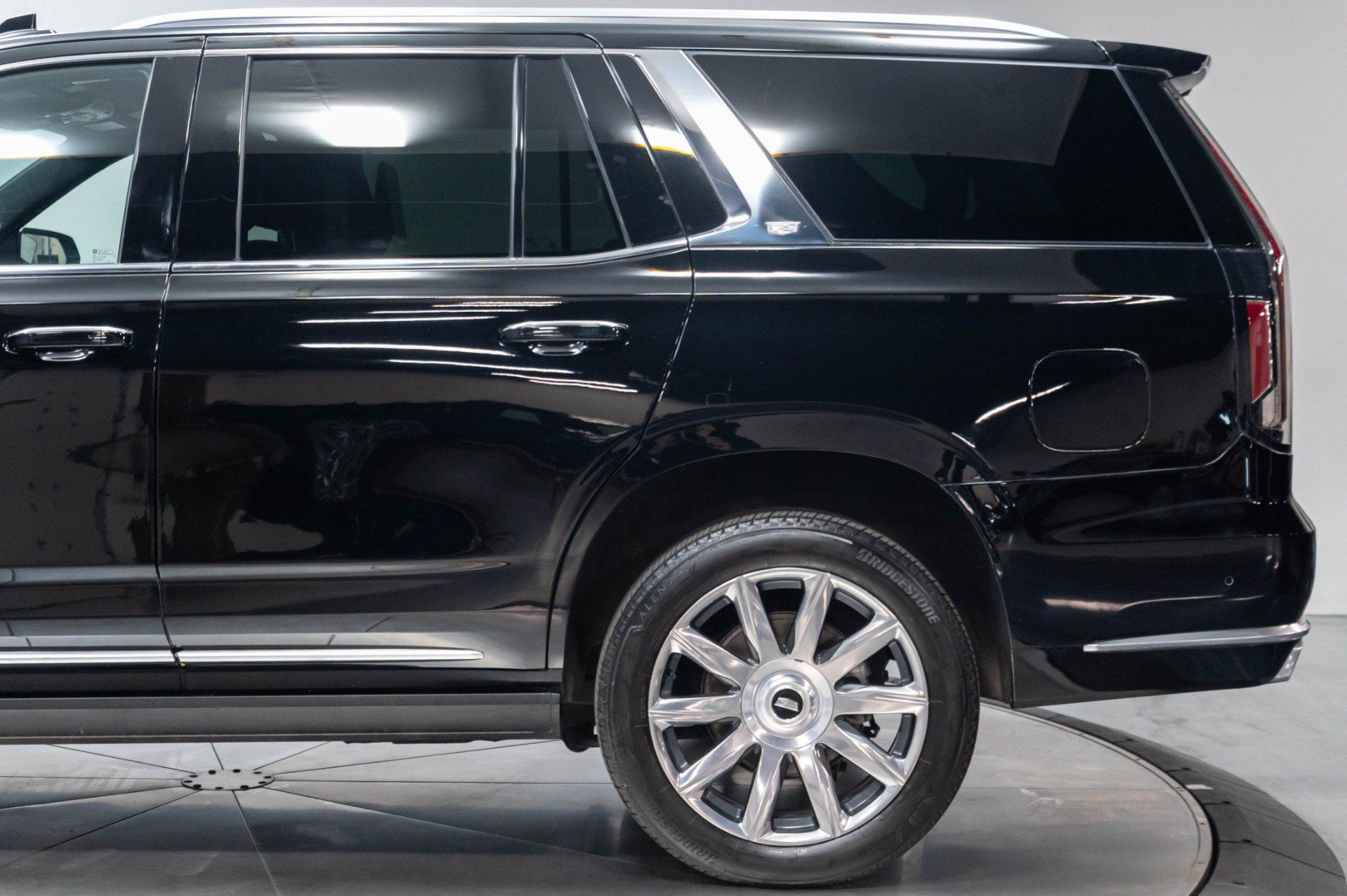 Used 2024 Cadillac Escalade Premium Luxury Platinum AWD/4WD image 19