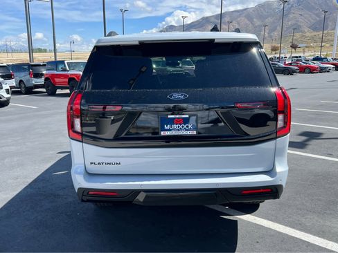 New 2026 Ford Expedition Platinum image 9