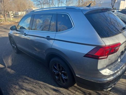 Used 2023 Volkswagen Tiguan SE w/ Panoramic Sunroof Package image 8