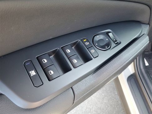 New 2026 Kia Sportage EX w/ EX Panorama Roof Package image 9