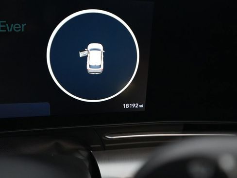 Used 2024 Hyundai Kona Limited FWD image 7