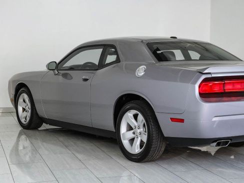 Used 2013 Dodge Challenger R/T RWD image 39