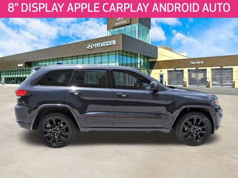Used 2018 Jeep Grand Cherokee Altitude AWD/4WD image 4