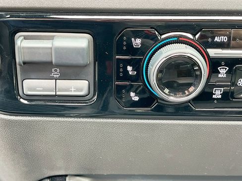 Used 2024 Chevrolet Silverado 2500 ZR2 w/ Technology Package AWD/4WD image 21