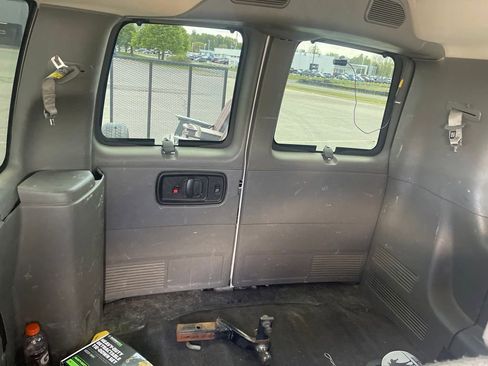 Used 2016 Chevrolet Express 2500 LT w/ LT Preferred Equipment Group RWD image 9