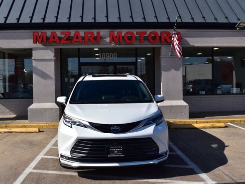 Used 2022 Toyota Sienna Platinum image 7