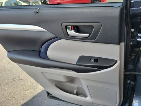 Used 2019 Toyota Highlander XLE image 19