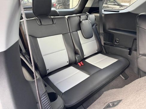 Used 2024 Ford Explorer XLT w/ Equipment Group 202A image 11