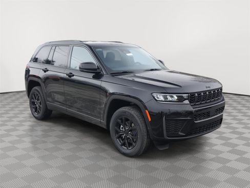 New 2026 Jeep Grand Cherokee Altitude image 3