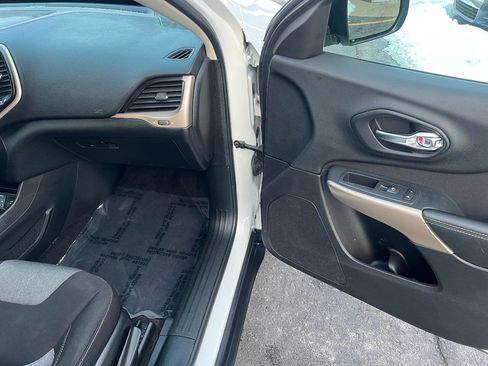 Used 2017 Jeep Cherokee Sport image 26