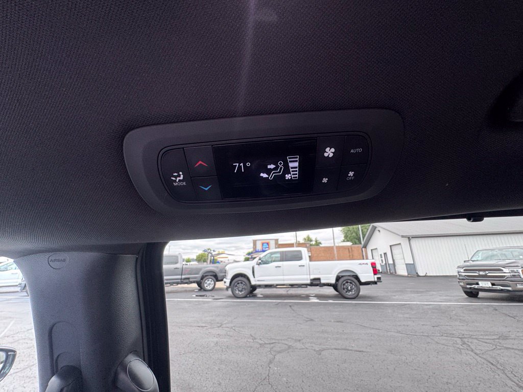 Used 2025 Chrysler Pacifica Select FWD image 19