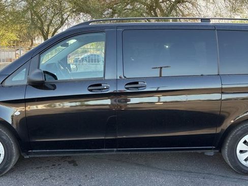 Used 2023 Mercedes-Benz Metris Passenger image 2