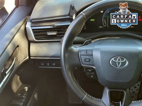 Used 2025 Toyota Camry SE FWD image 12