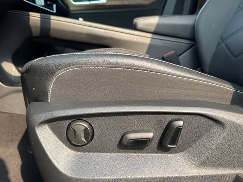 Used 2024 Volkswagen Atlas SE FWD image 16