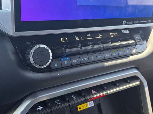 Used 2023 Toyota Sequoia Platinum AWD/4WD image 9
