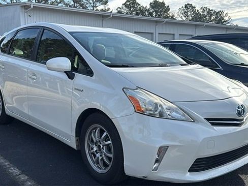 Used 2013 Toyota Prius V image 2