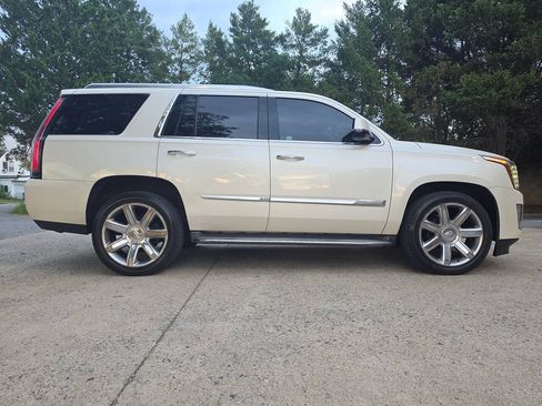 Used 2015 Cadillac Escalade Premium AWD/4WD image 3