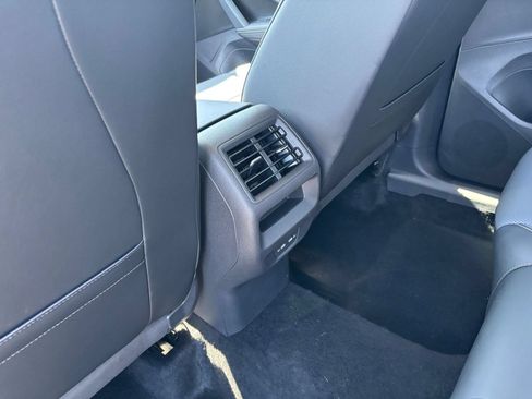 Used 2026 Volkswagen Tiguan SE AWD/4WD image 24