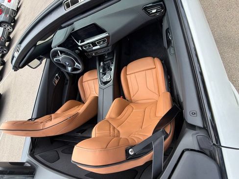 Used 2025 BMW Z4 M40i w/ Edition RWD image 10