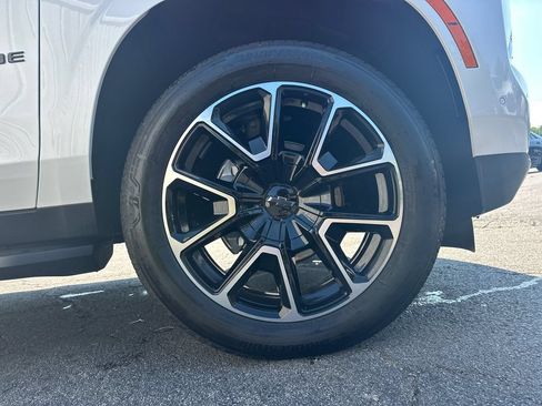 Used 2025 Chevrolet Tahoe RST w/ Comfort Package RWD image 13
